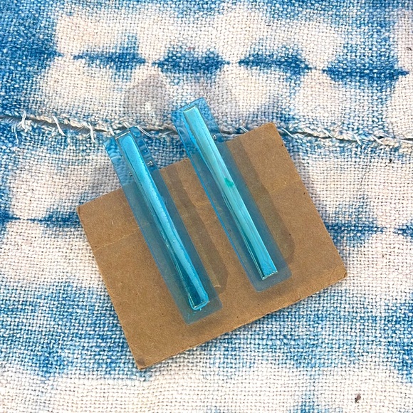 Translucent Baby Blue Jelly Resin Clips - Picture 1 of 3